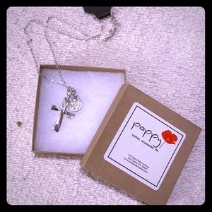 Cross pendant necklace